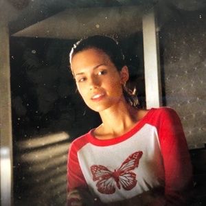 Size M Shirt worn by Nanny Carrie on ONE TREE HILL